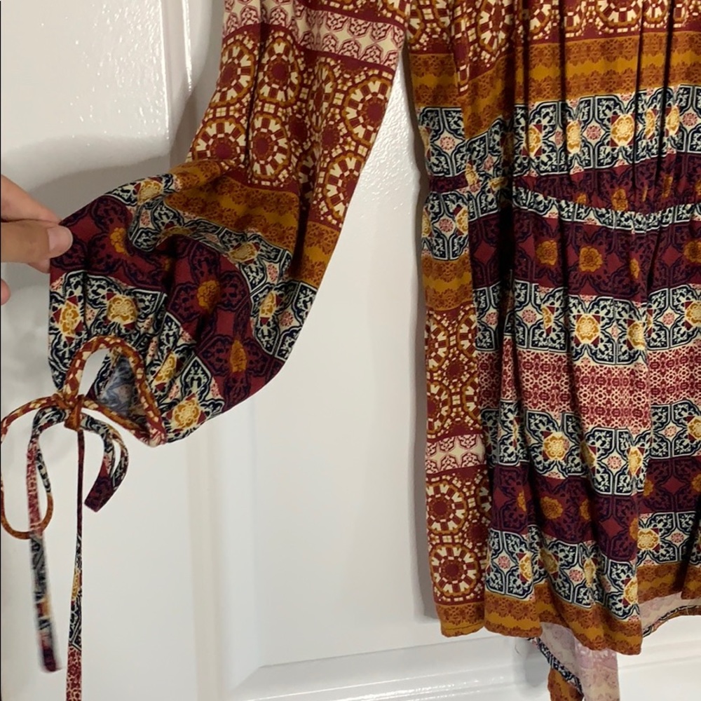 Off-The-Shoulder Pattern Romper - Picture 2 of 4
